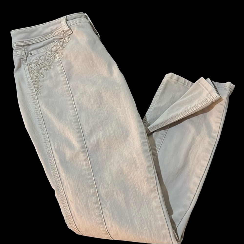 White House Black Market Beige/Tan Slim Leg Mid-rise Jeans 💫